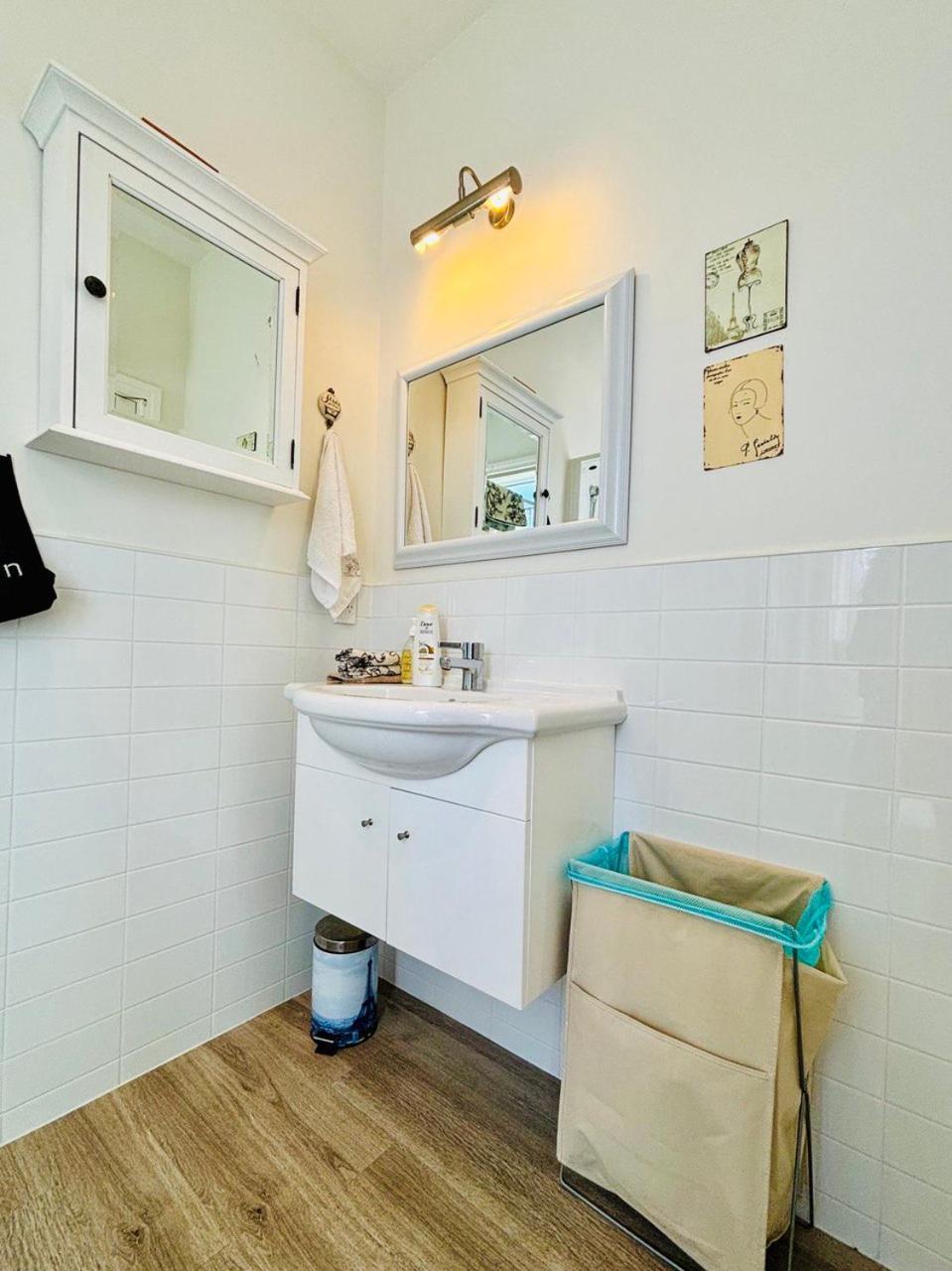 Papanui Paris Inspired Apartment Christchurch Extérieur photo