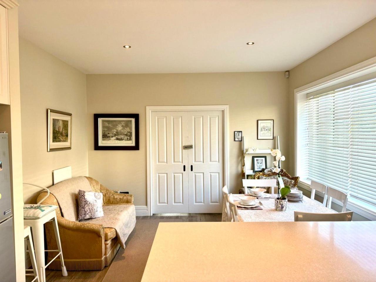 Papanui Paris Inspired Apartment Christchurch Extérieur photo